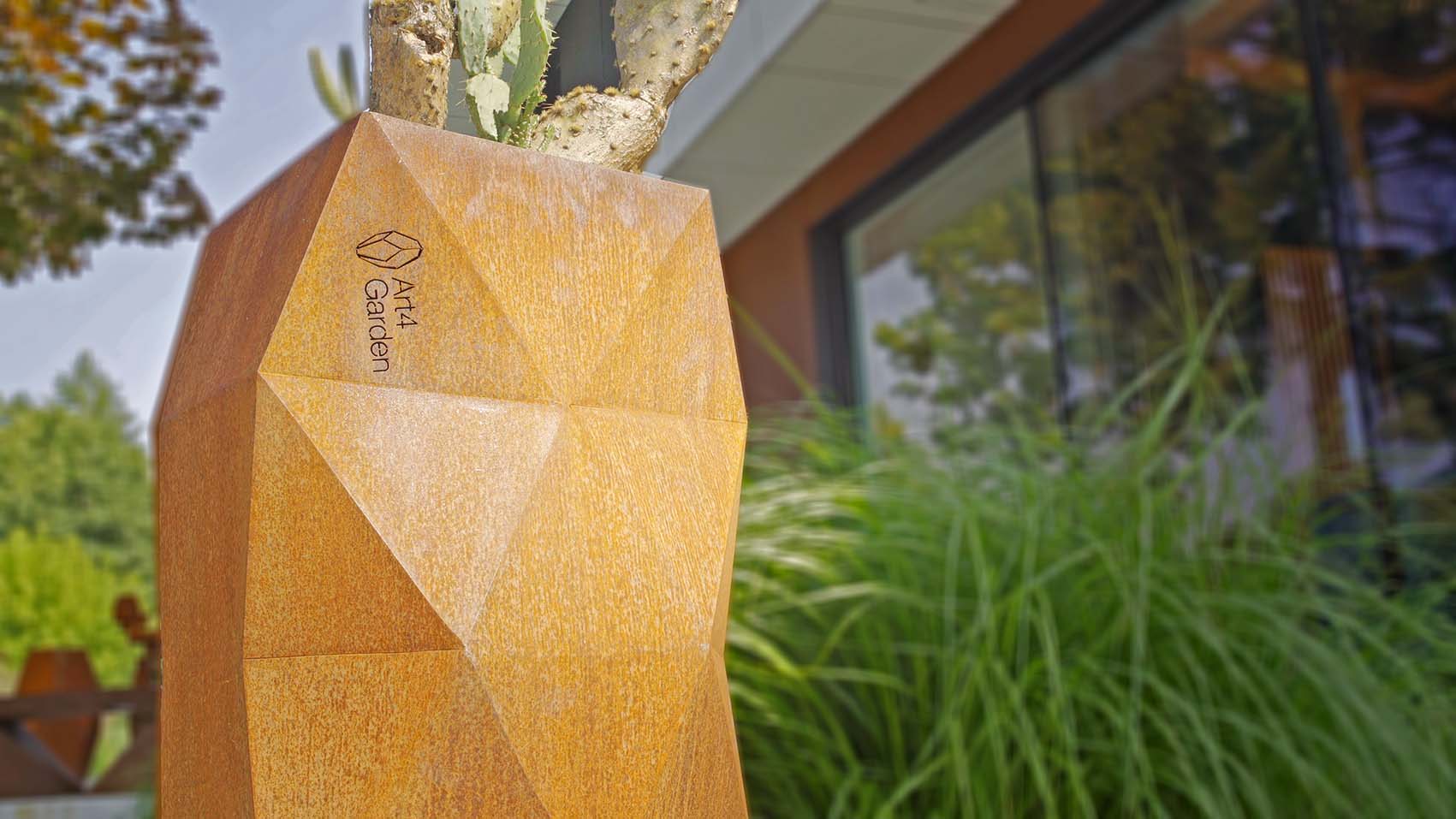 Donica ogrodowa_nowoczesna donica ogrodowa_donica ze stali Corten_świecąca donica ogrodowa_donica geometryczna_corten_donica designerska_donica corten